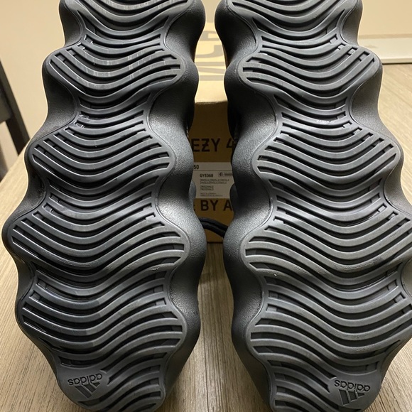 Sz 12 yeezy 450 dark cloud - Picture 4 of 5